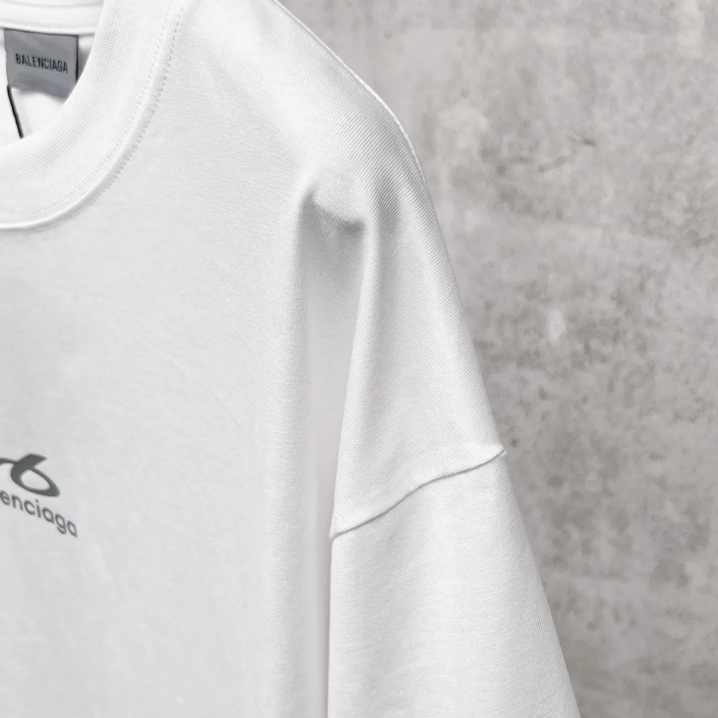 💰P 85 【 . Quality】 BALENCIAGA/ SS 26 New Arrival， LOGO T 。 ZP 。 260 ， . ， 。 。Classic ， . . . . OS . Same Style ：BL 263789 ：Black，White Size：XS S M L